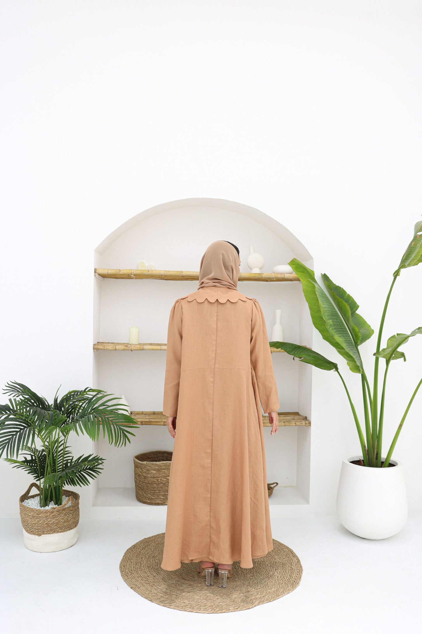 Scalloped collar Abaya