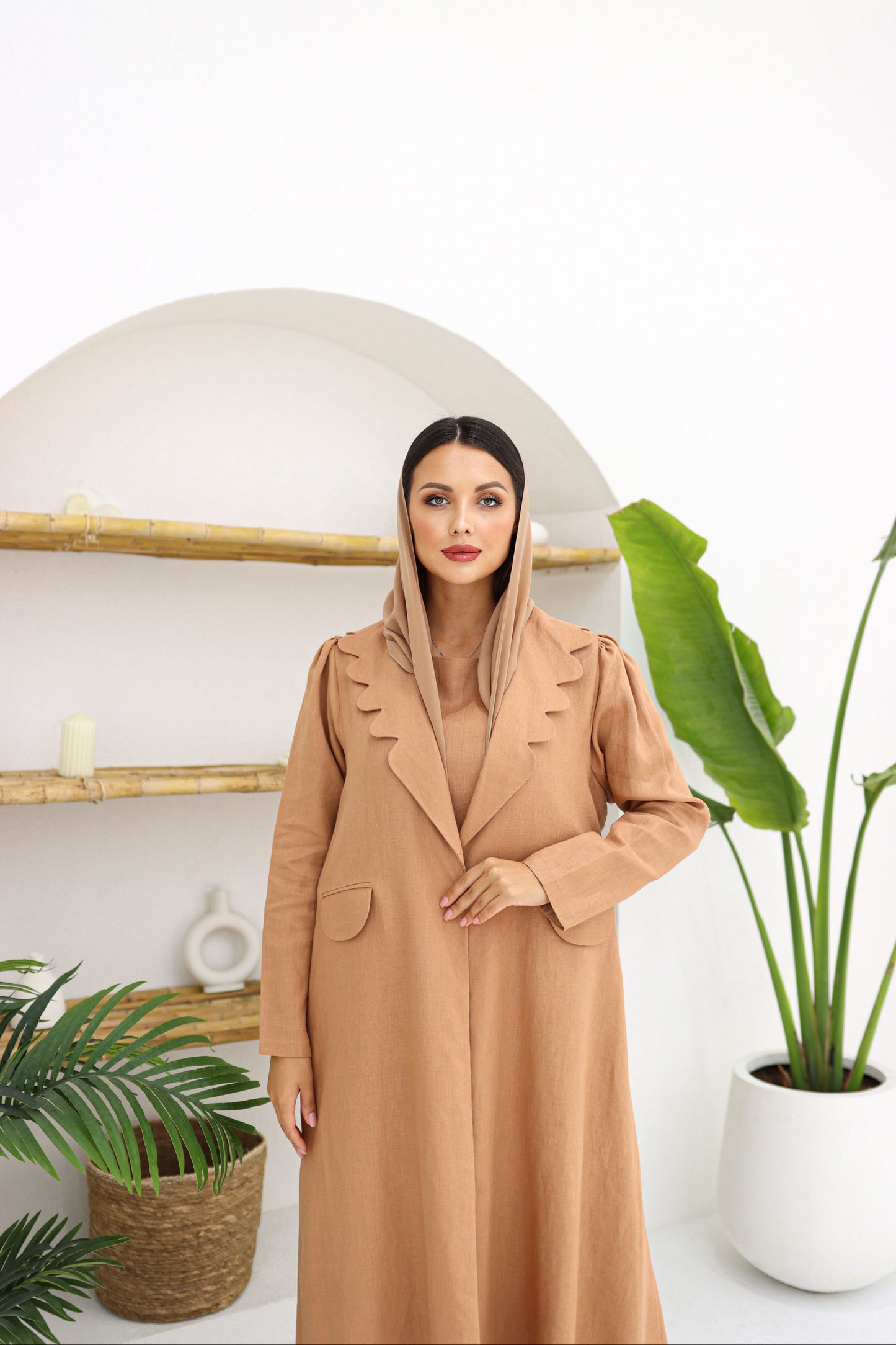 Scalloped collar Abaya