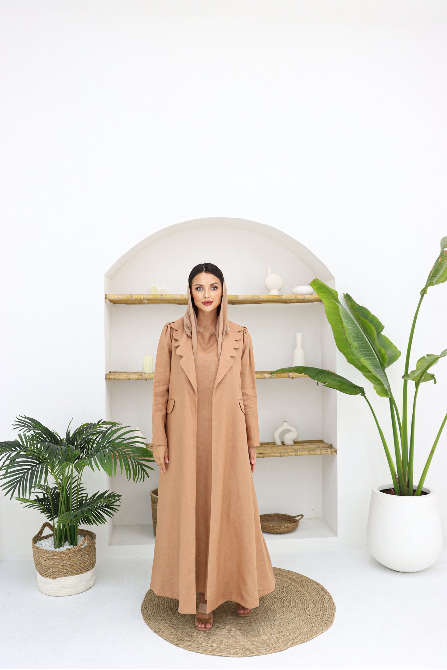 Scalloped collar Abaya