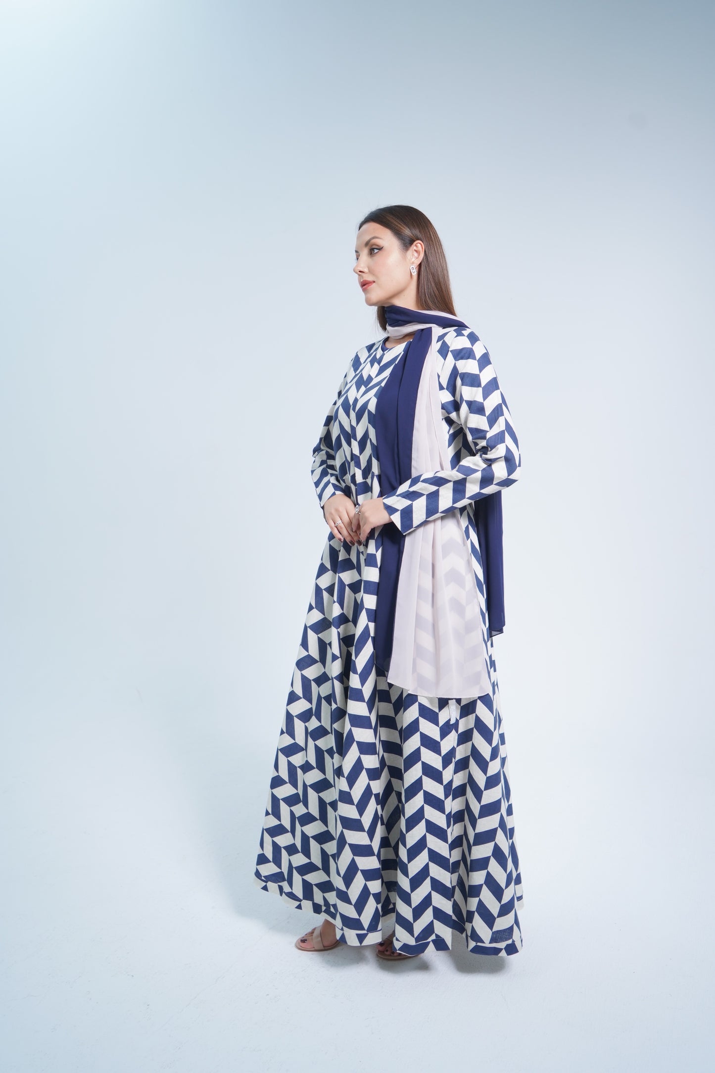 Geometric linen Abaya