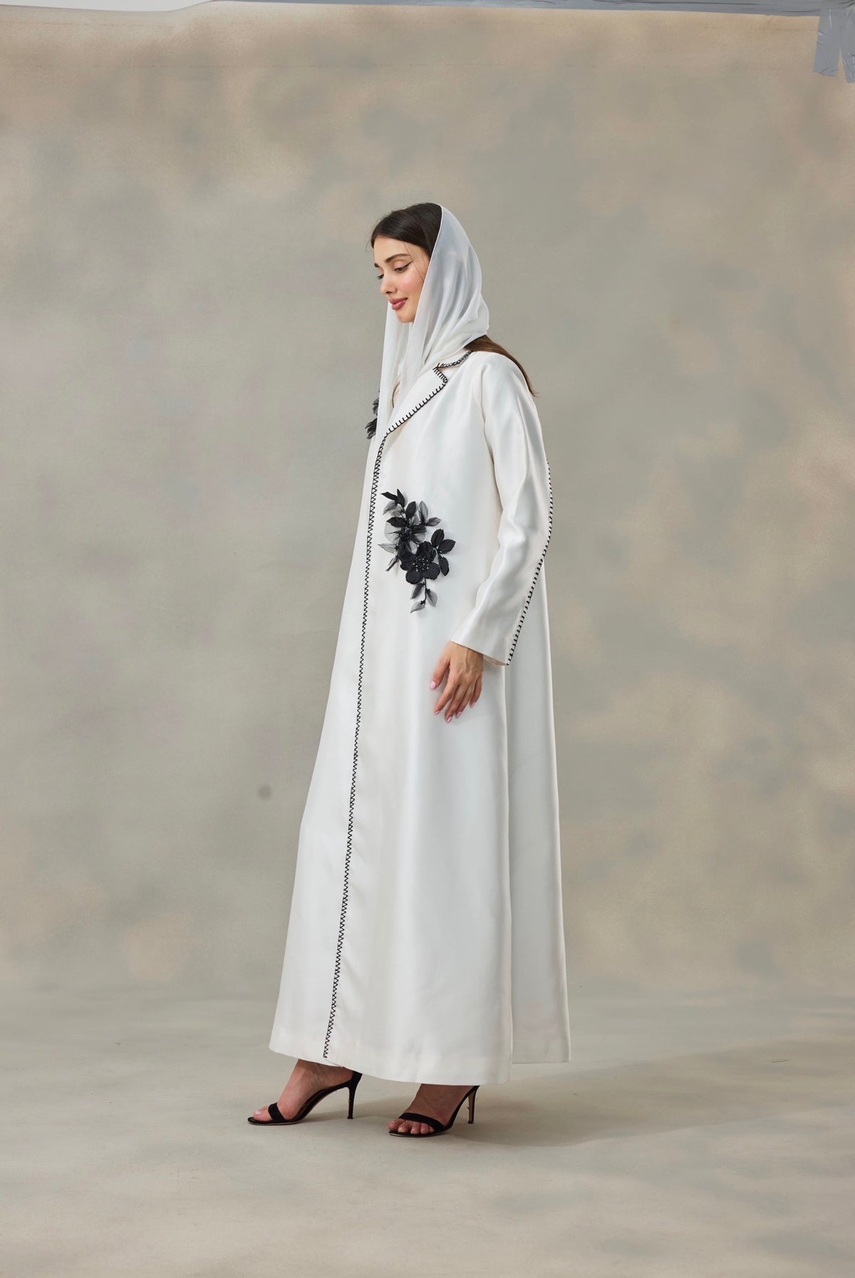 Fleur Noir Abaya