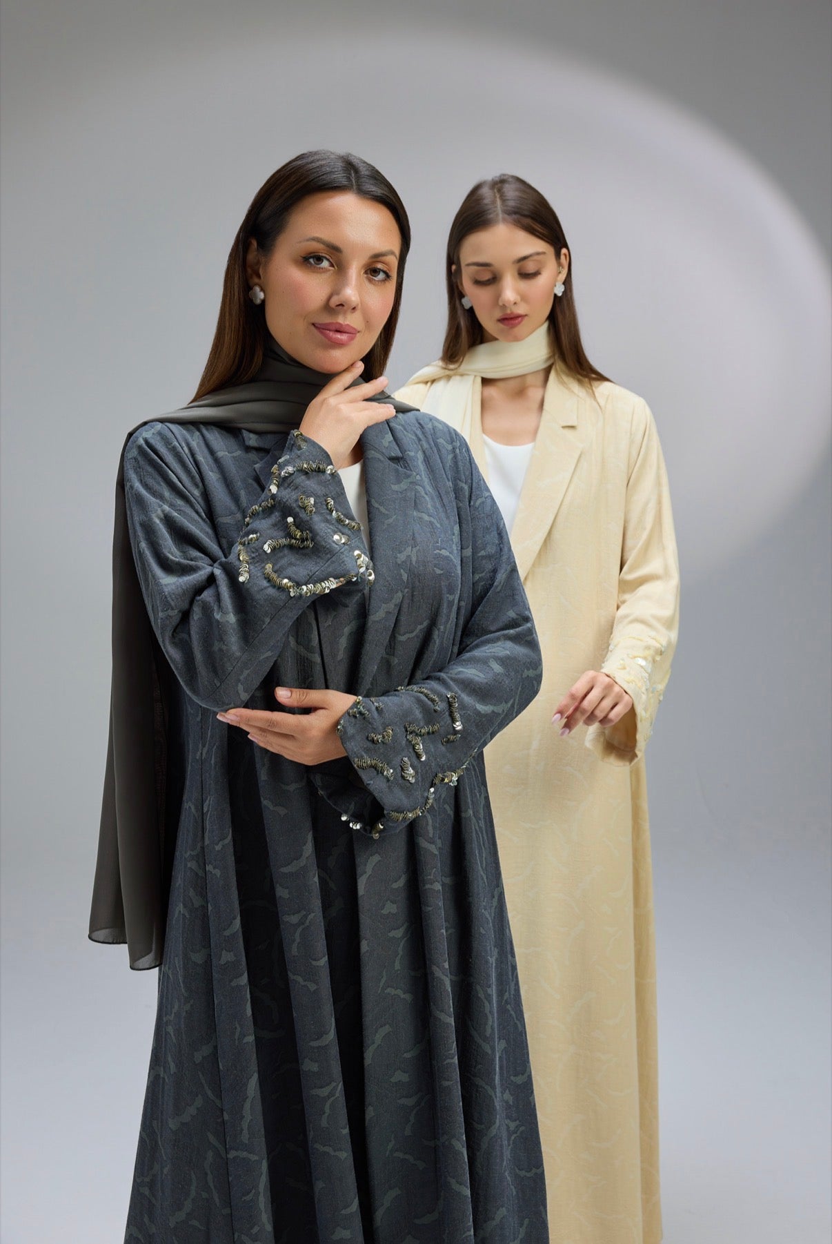 Daffodil yellow & Midnight Grace