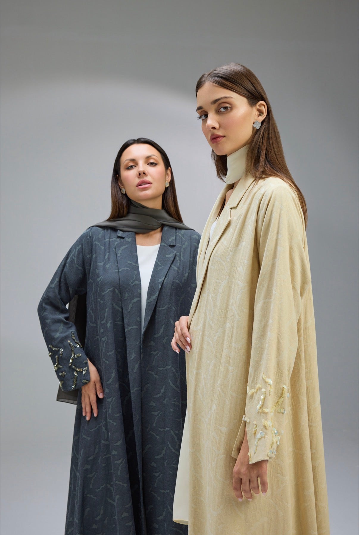 Daffodil yellow & Midnight Grace