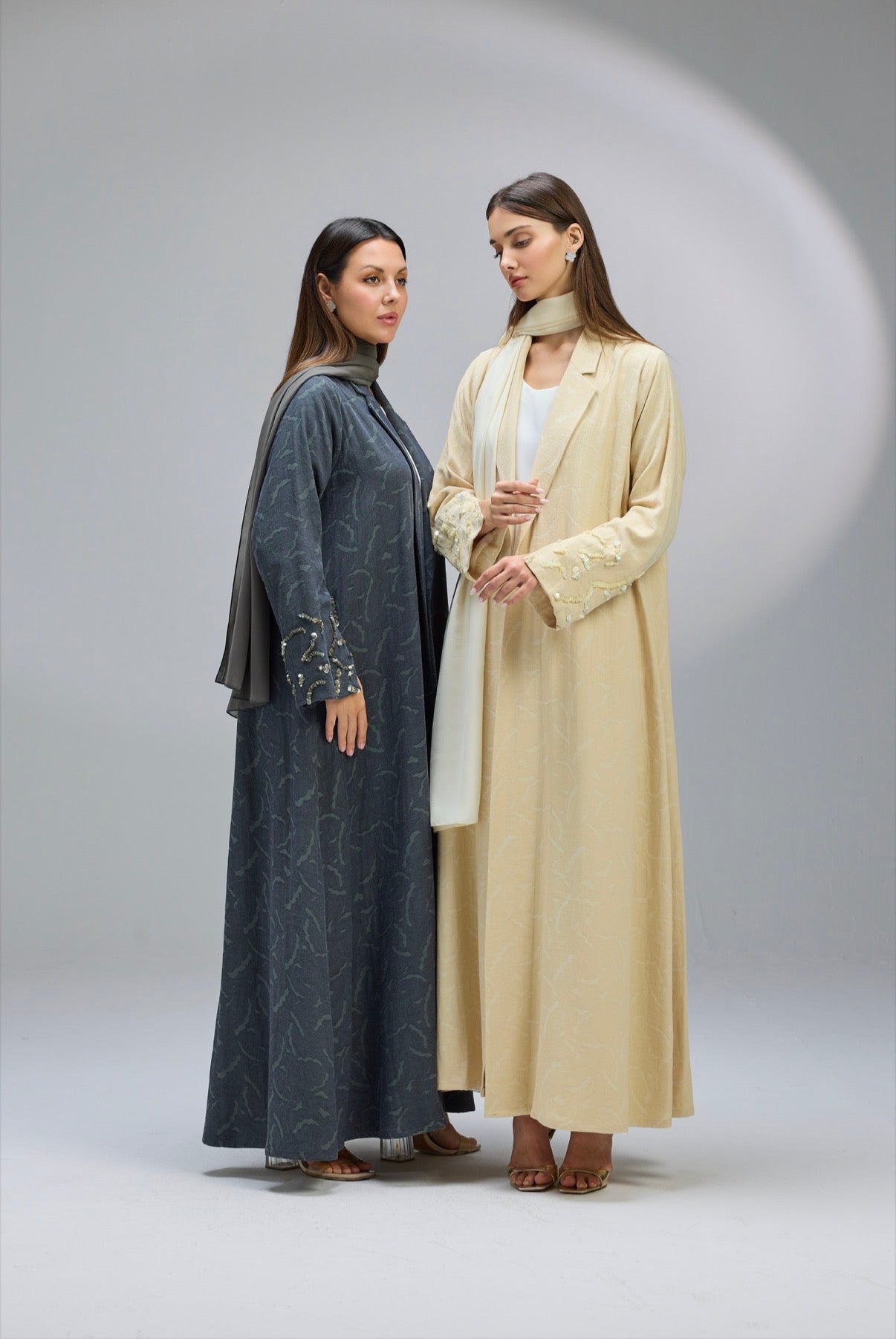 Daffodil yellow & Midnight Grace