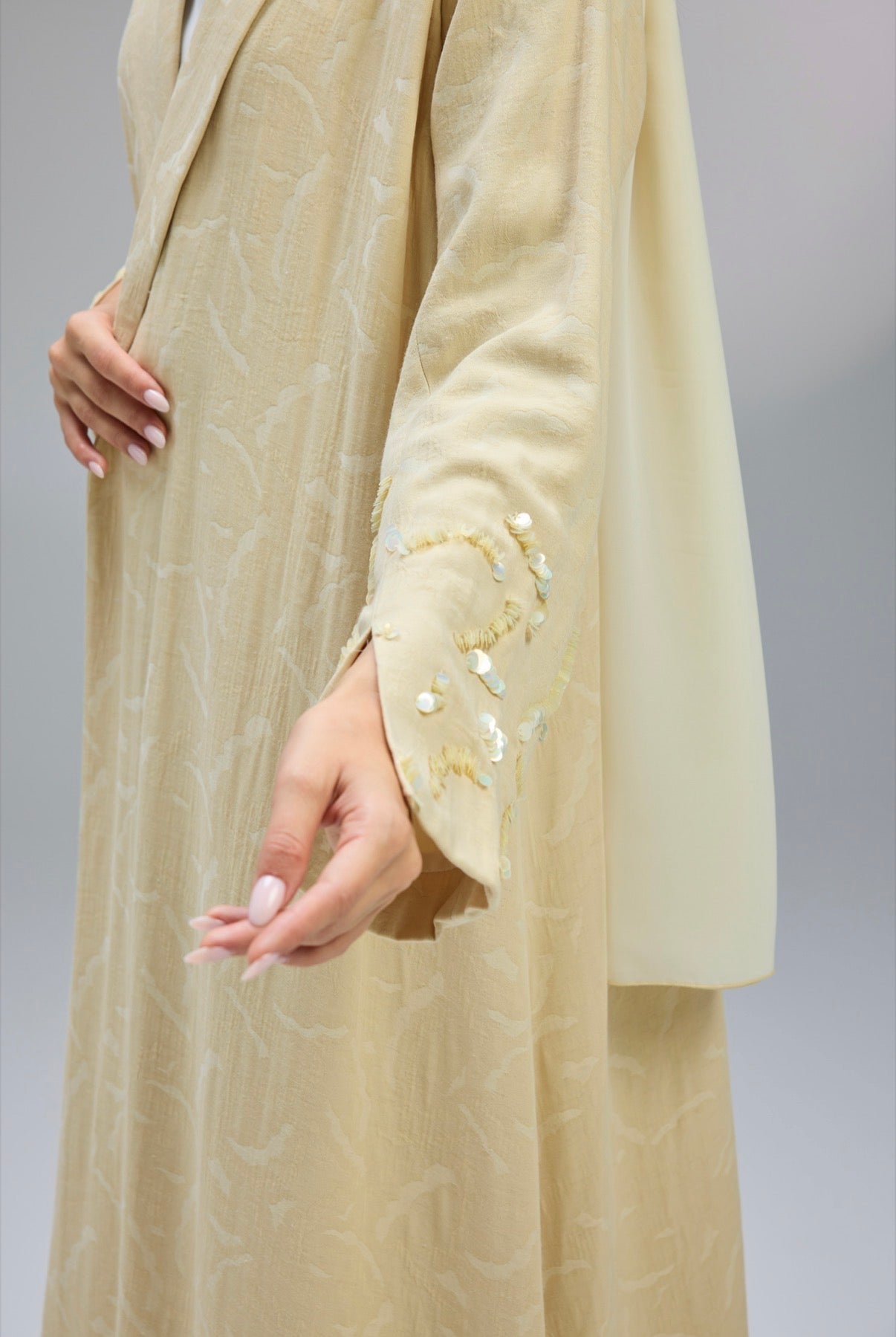 Daffodil yellow & Midnight Grace