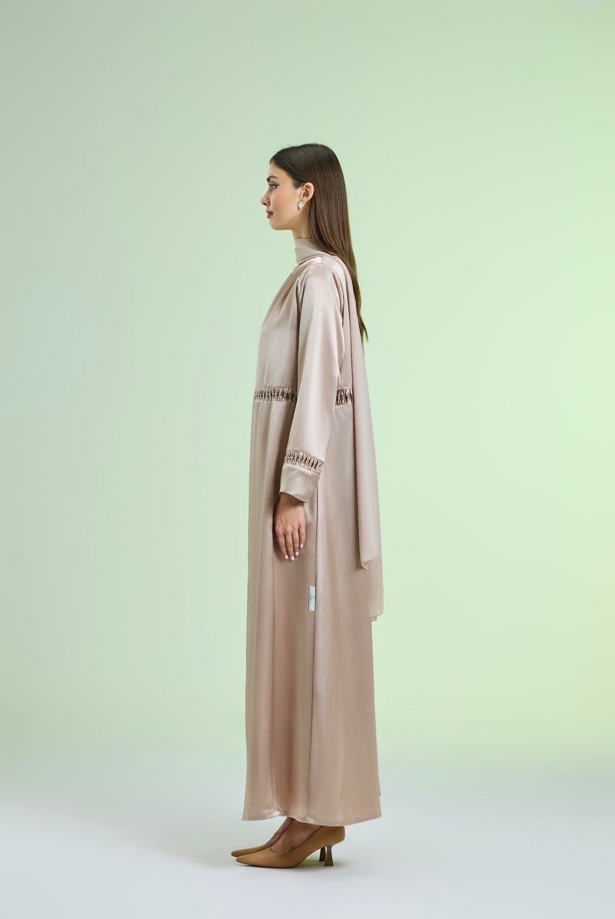Pearl whisper Abaya