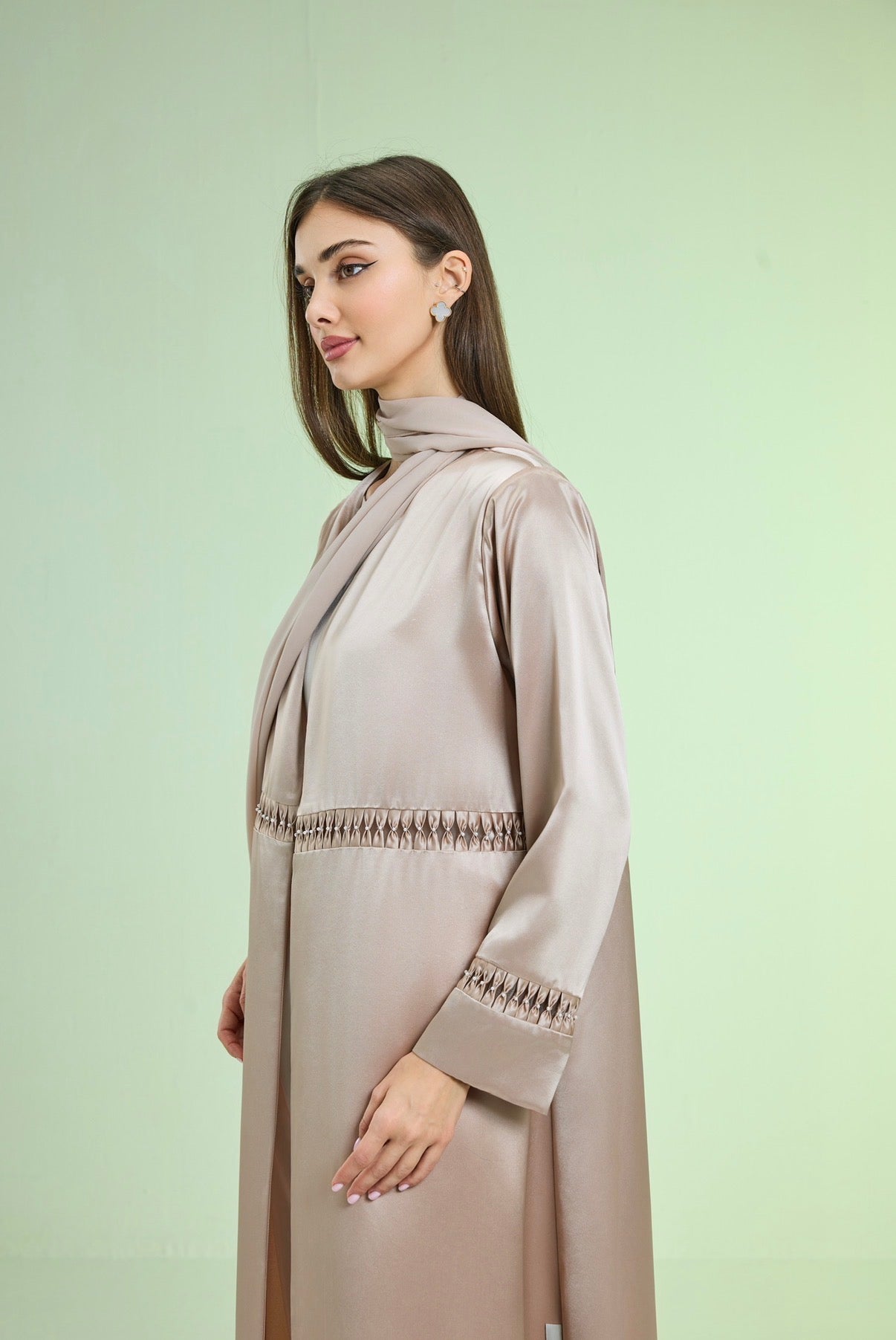Pearl whisper Abaya