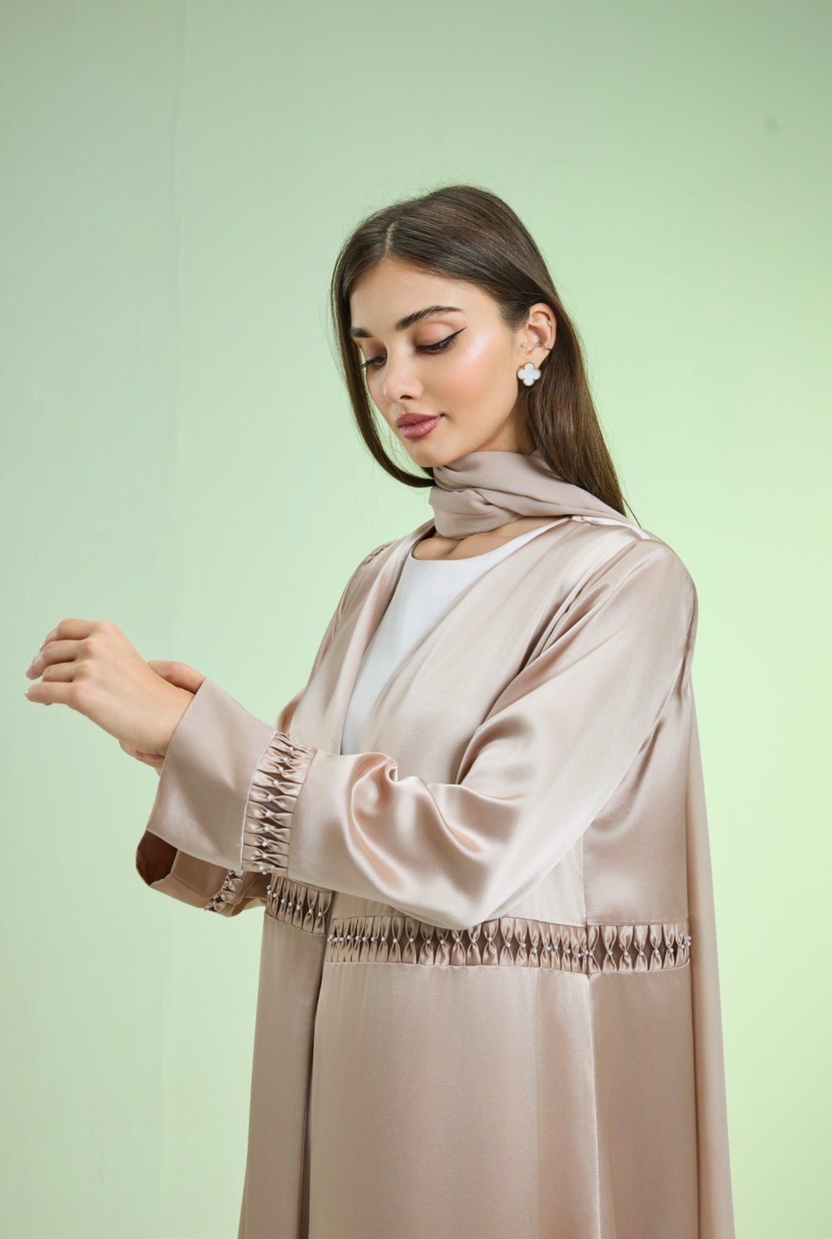 Pearl whisper Abaya